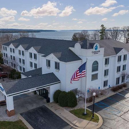 Charlevoix Inn & Suites Surestay Collection By Best Western Екстериор снимка