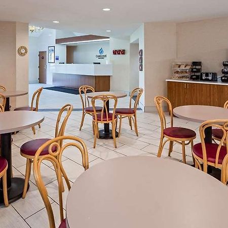 Charlevoix Inn & Suites Surestay Collection By Best Western Екстериор снимка