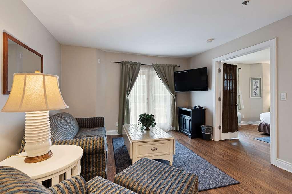 Charlevoix Inn & Suites Surestay Collection By Best Western Стая снимка