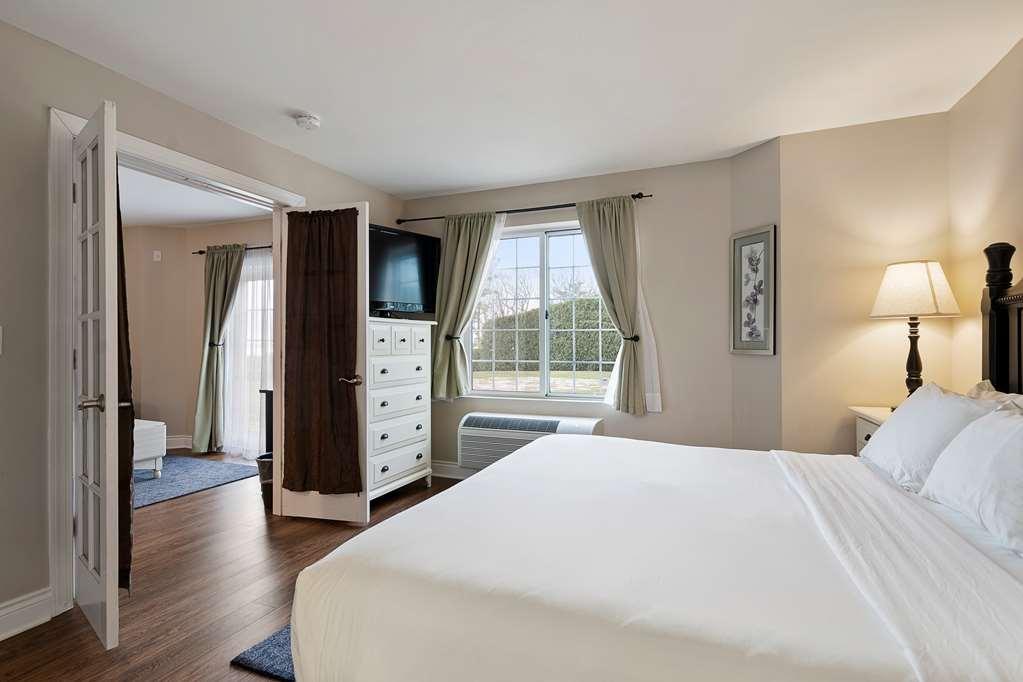 Charlevoix Inn & Suites Surestay Collection By Best Western Стая снимка