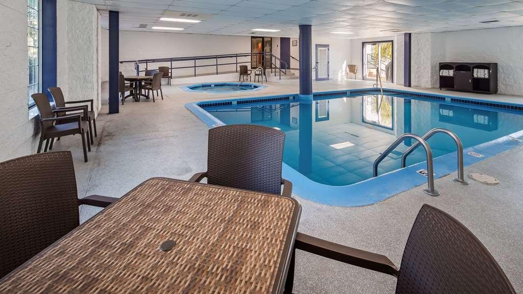 Charlevoix Inn & Suites Surestay Collection By Best Western Съоръжения снимка