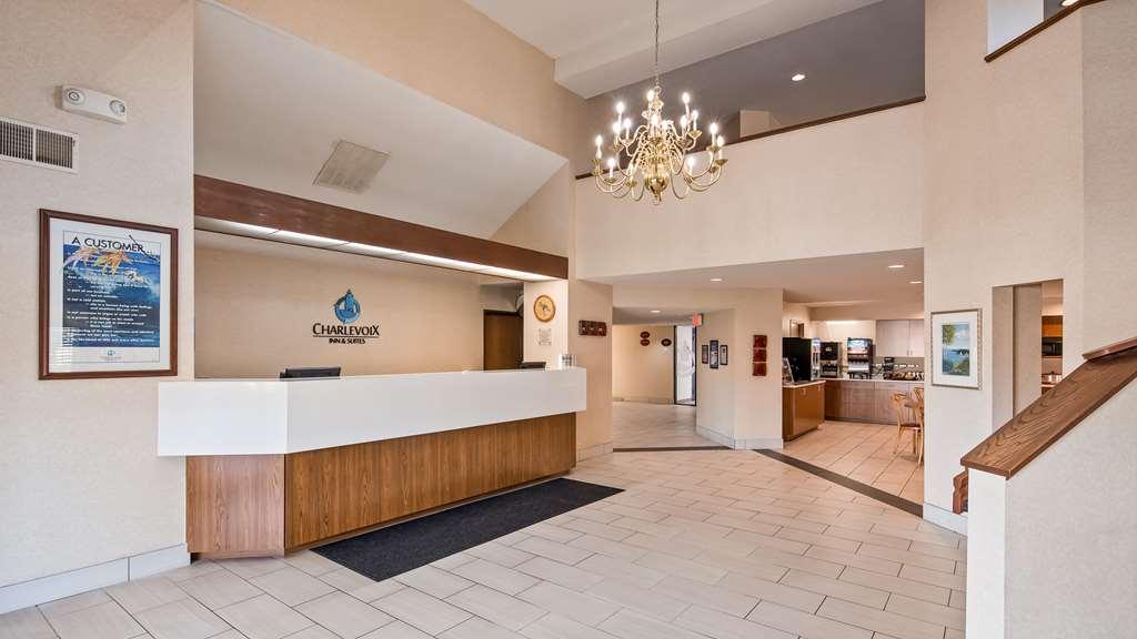Charlevoix Inn & Suites Surestay Collection By Best Western Интериор снимка
