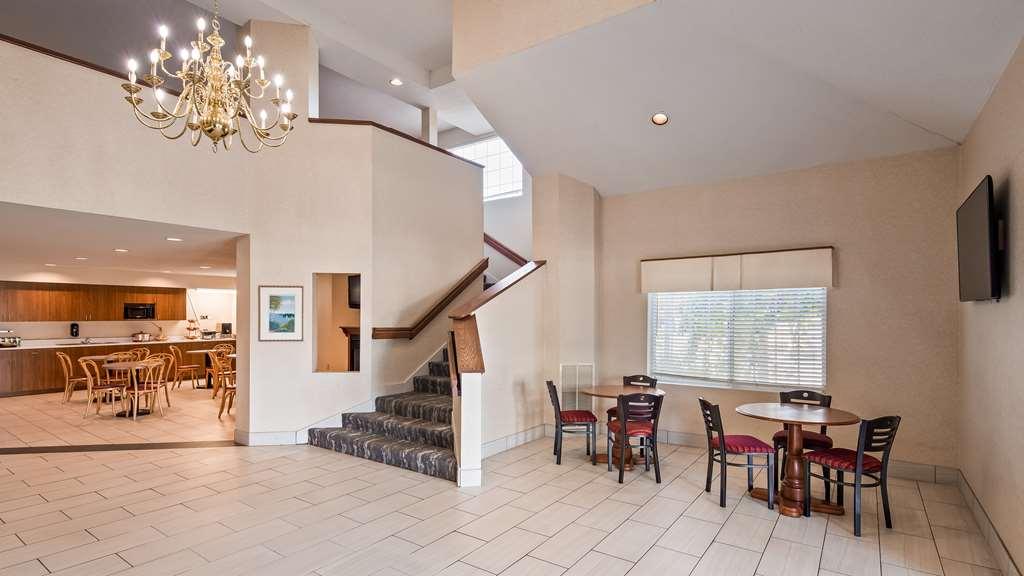 Charlevoix Inn & Suites Surestay Collection By Best Western Интериор снимка