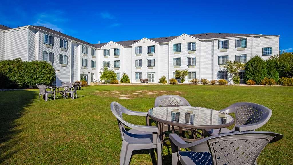 Charlevoix Inn & Suites Surestay Collection By Best Western Съоръжения снимка