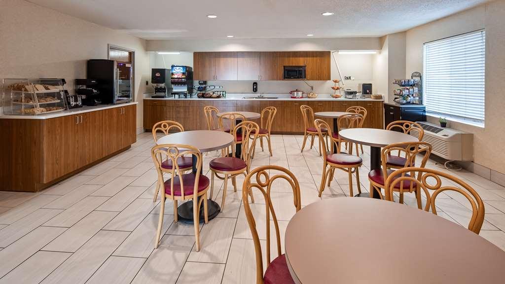 Charlevoix Inn & Suites Surestay Collection By Best Western Екстериор снимка