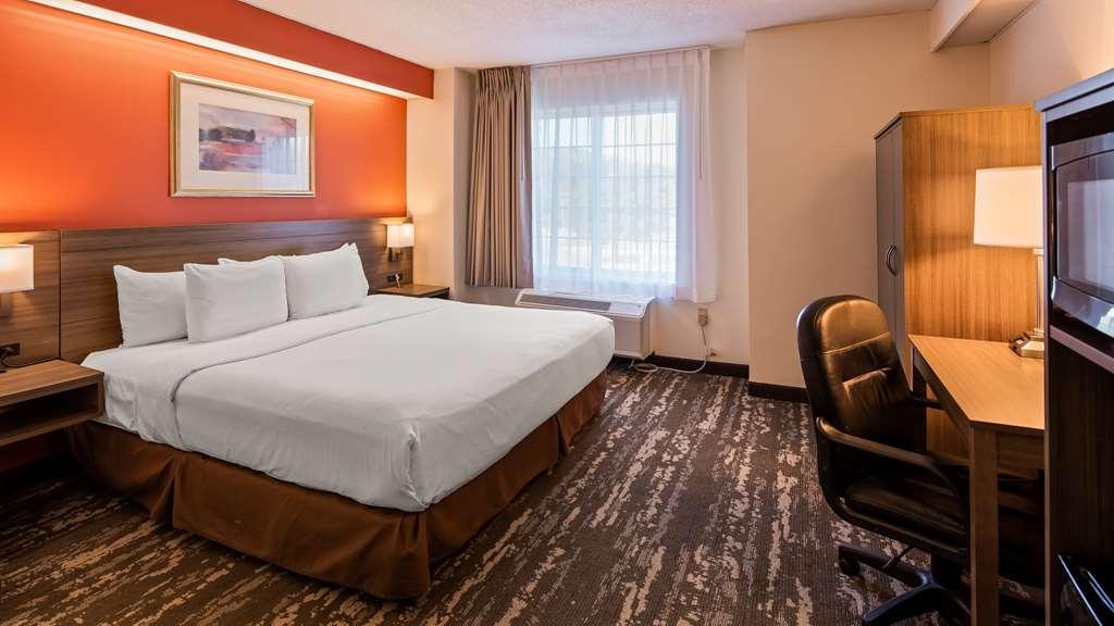 Charlevoix Inn & Suites Surestay Collection By Best Western Стая снимка