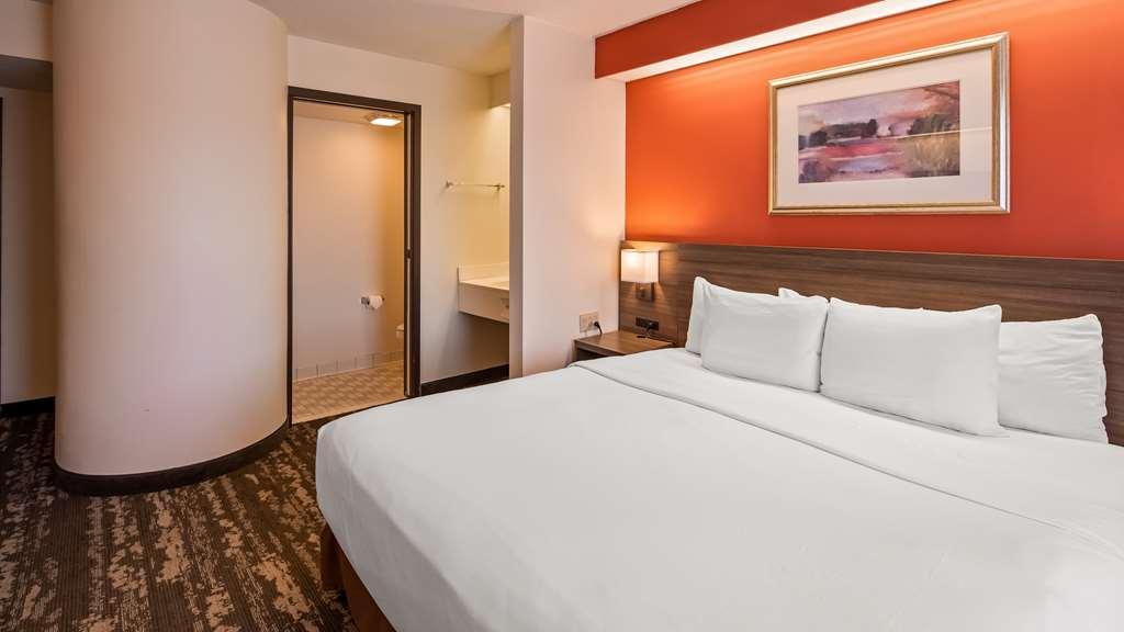 Charlevoix Inn & Suites Surestay Collection By Best Western Стая снимка