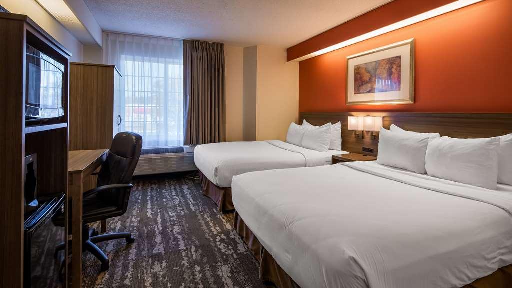 Charlevoix Inn & Suites Surestay Collection By Best Western Стая снимка