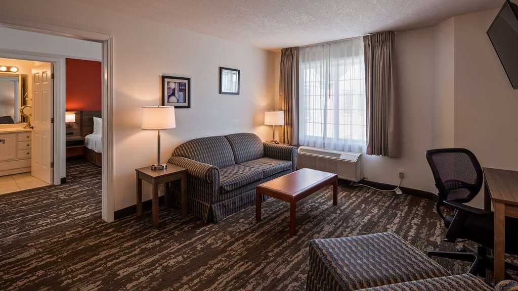 Charlevoix Inn & Suites Surestay Collection By Best Western Стая снимка