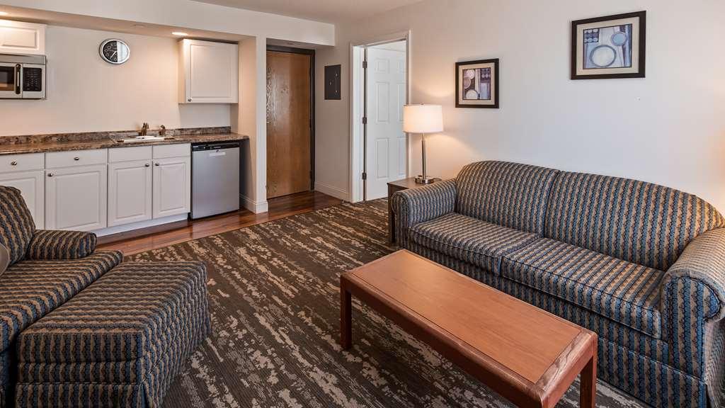 Charlevoix Inn & Suites Surestay Collection By Best Western Стая снимка