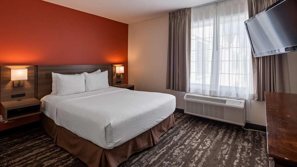 Charlevoix Inn & Suites Surestay Collection By Best Western Стая снимка