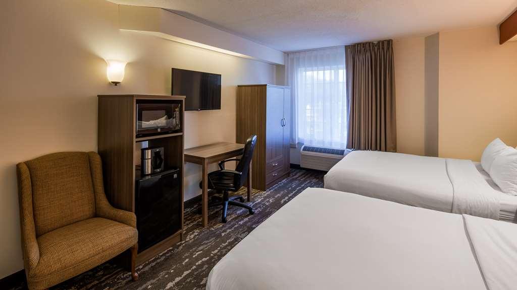 Charlevoix Inn & Suites Surestay Collection By Best Western Стая снимка