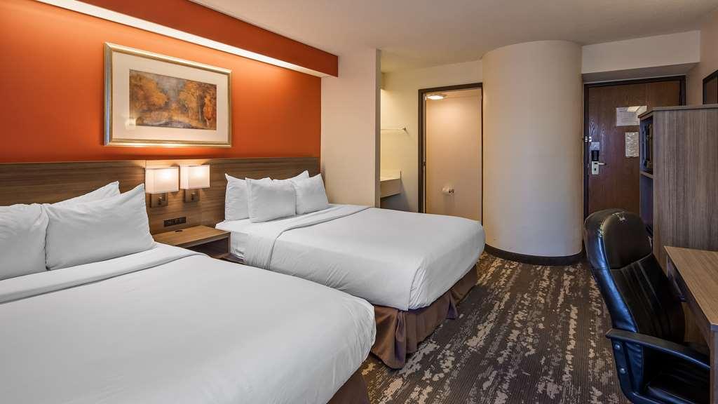 Charlevoix Inn & Suites Surestay Collection By Best Western Стая снимка